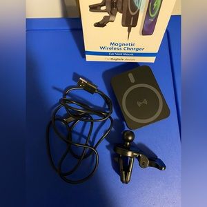 Magnetic wireless charger for vehicle